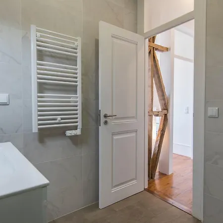 Lovelystay - Comfortable With River Views