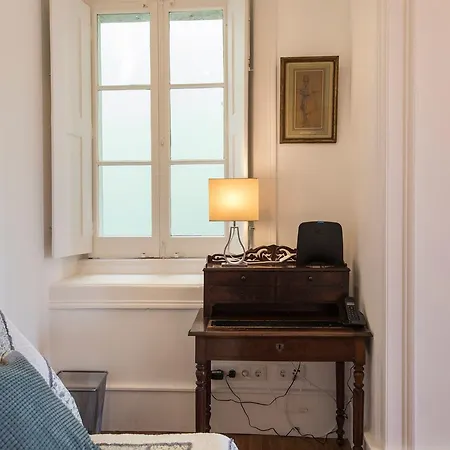 Comfortable With River View By Lovelystay Apartman