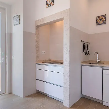 Apartman Comfortable With River View By Lovelystay