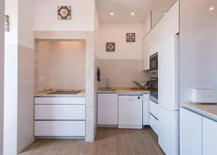 Comfortable With River View By Lovelystay Apartment