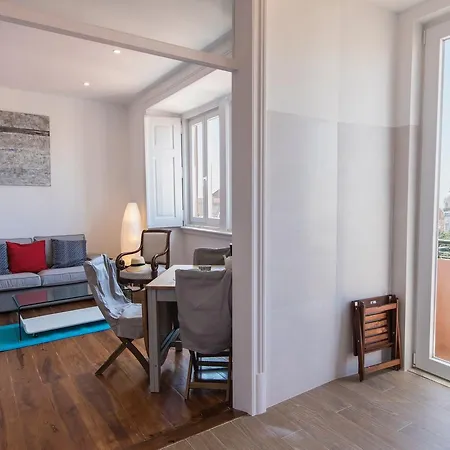 Lovelystay - Comfortable With River Views Apartment *