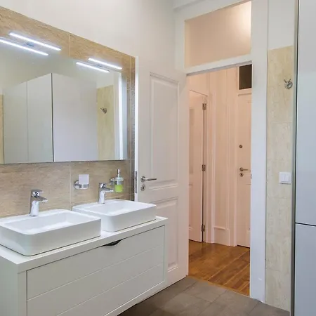 Lovelystay - Comfortable With River Views Apartment *