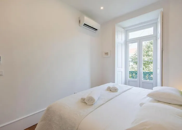 Comfortable With River View By Lovelystay Lisboa