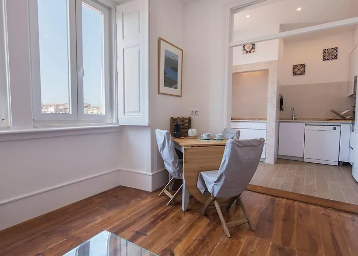 Comfortable With River View By Lovelystay Lisboa